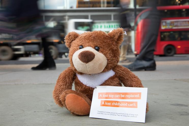 World Vision places 2,000 'lost' teddy bears on UK high streets