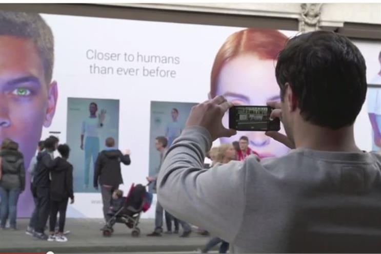WATCH: passersby take to social media to share pictures of Channel 4 stunt