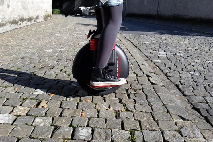 Twitter warns on hack, Amazon suspends hoverboards, Yahoo told to cut staff