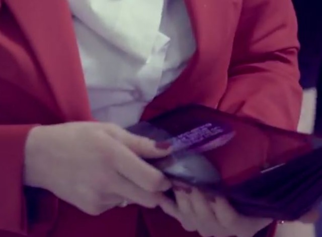 Virgin Atlantic gives passengers Microsoft WIndows tablets to track Father Christmas