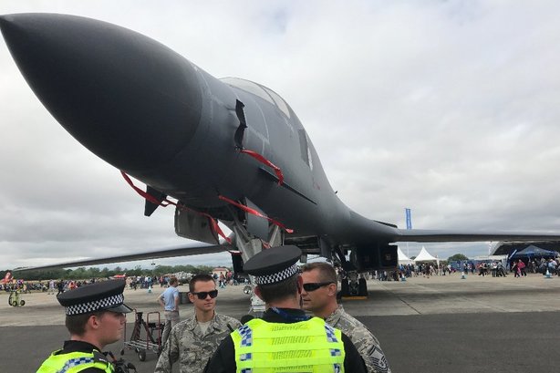 MDP officers chat to the crew of the B1 Lancer (pic credit: MDP Twitter)