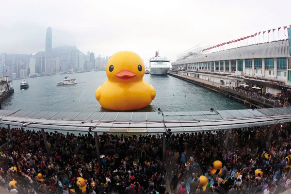 https://cached.imagescaler.hbpl.co.uk/resize/scaleWidth/743/cached.offlinehbpl.hbpl.co.uk/news/ORP/rubber_duck_harbourcity_600x400-20141215085154784.jpg