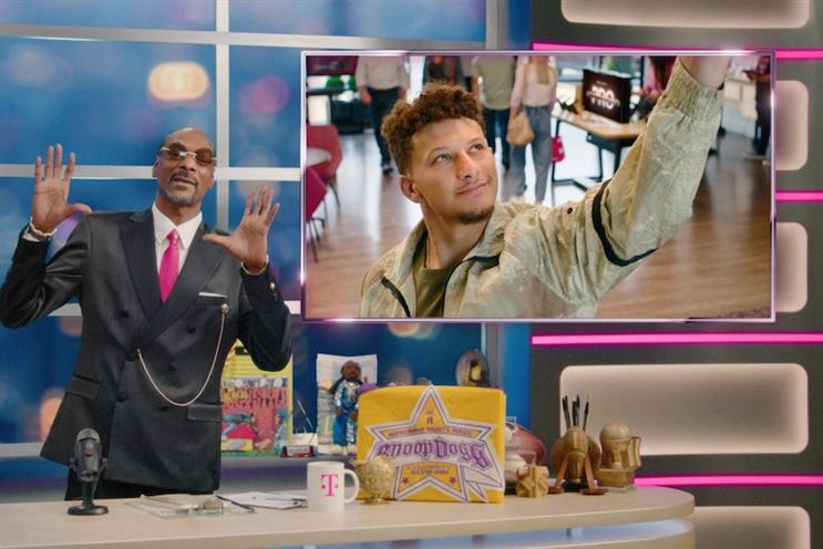 Snoop Dogg provides sports commentary on Patrick Mahomes' shopping skills in T-Mobile spot