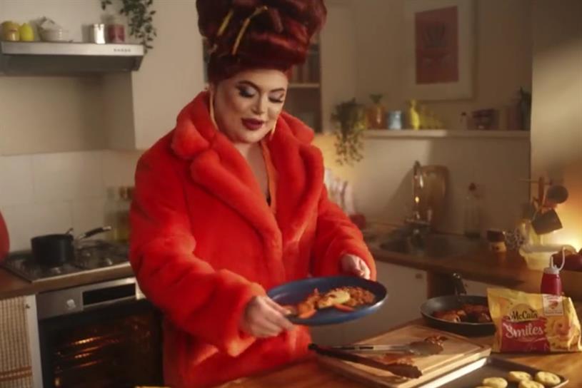 A still of the McCain ad complained about, showing Baga Chipz in a kitchen
