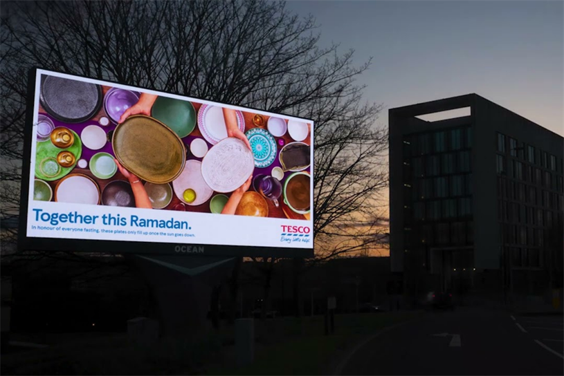 Tesco's transforming billboard celebrating Ramadan 