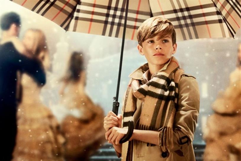 Okkernoot Ritmisch magneet Romeo Beckham stars in Burberry's first global Christmas campaign