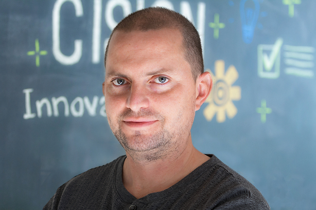 Xotin erining dostidir