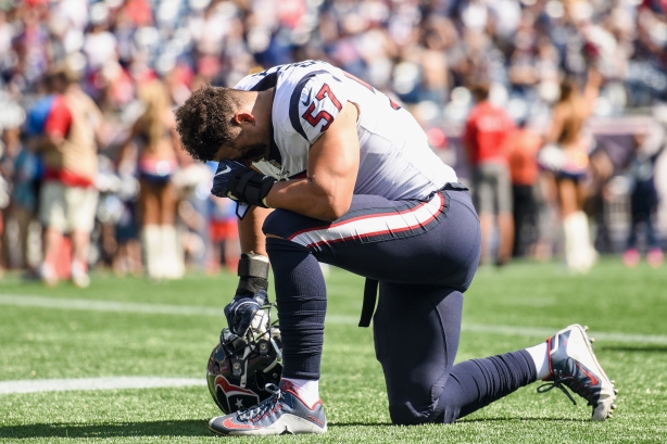 NFL Player and Army Vet Alejandro Villanueva Stood Alone During National  Anthem 