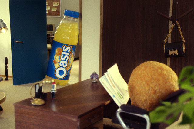 Oasis 'scotch egg' by VCCP