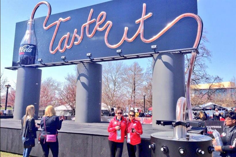 Global Event TV CocaCola unveils drinkable billboard