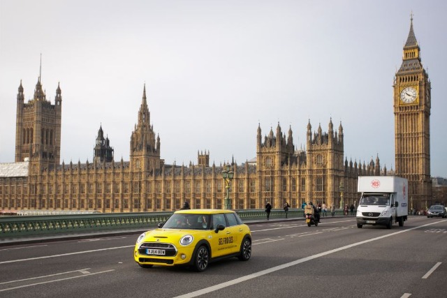 Selfridges & Mini: 'Elfridges' service aims to give a helping hand to Christmas shoppers 