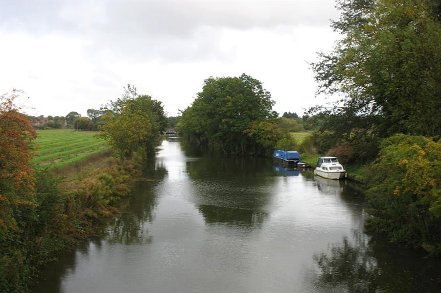 The river Thames near the proposed development site - image: geograph / David Purchase (CC BY-SA 2.0)