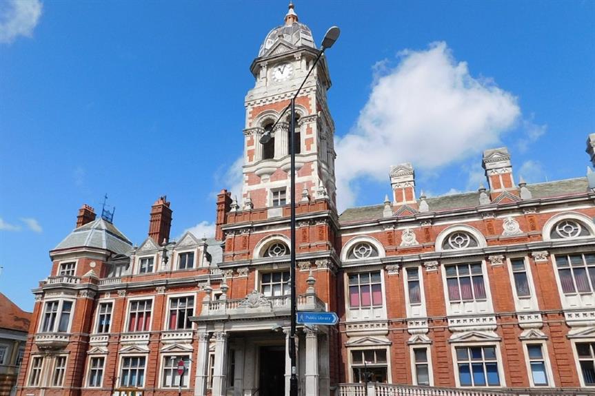 Eastbourne town hall - image: Paul the Archivist / Wikimedia (CC BY-SA 4.0)