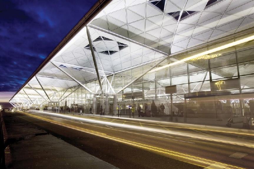 Stansted: local council approves expansion plan