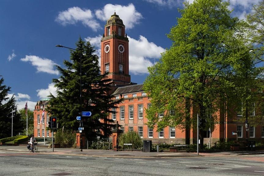 Trafford Town Hall - image: Peter McDermott / geograph (CC BY-SA 2.0)
