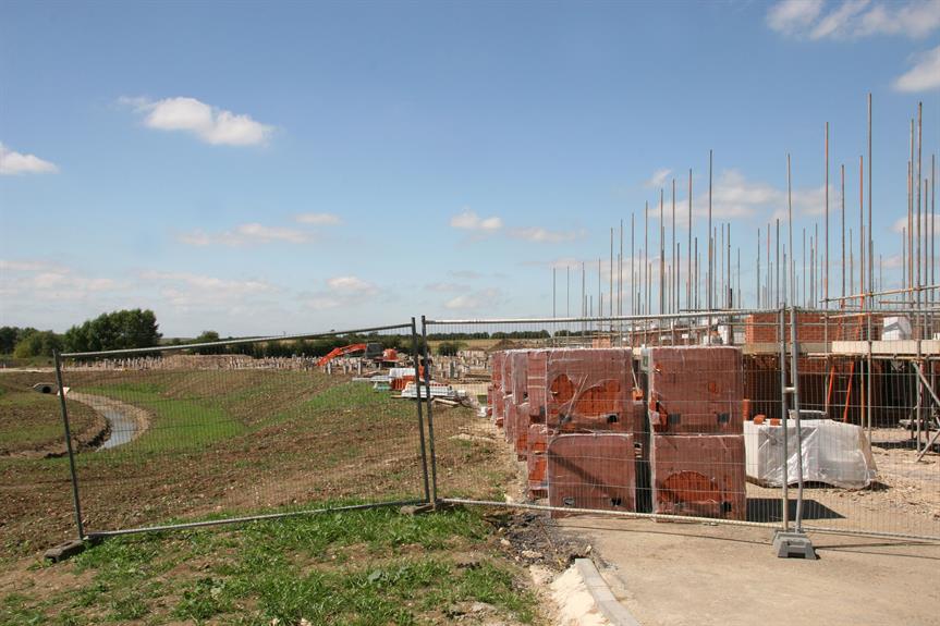 Construction: seventeen action plans point to support for small sites