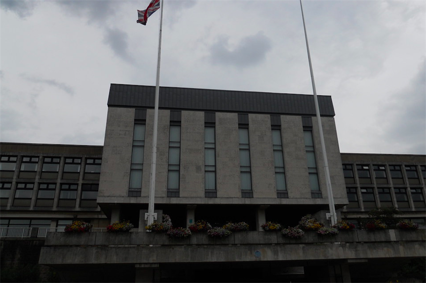 Oldham Civic Centre is the headquarters of the Metropolitan Borough of Oldham (CC BY 2.0)