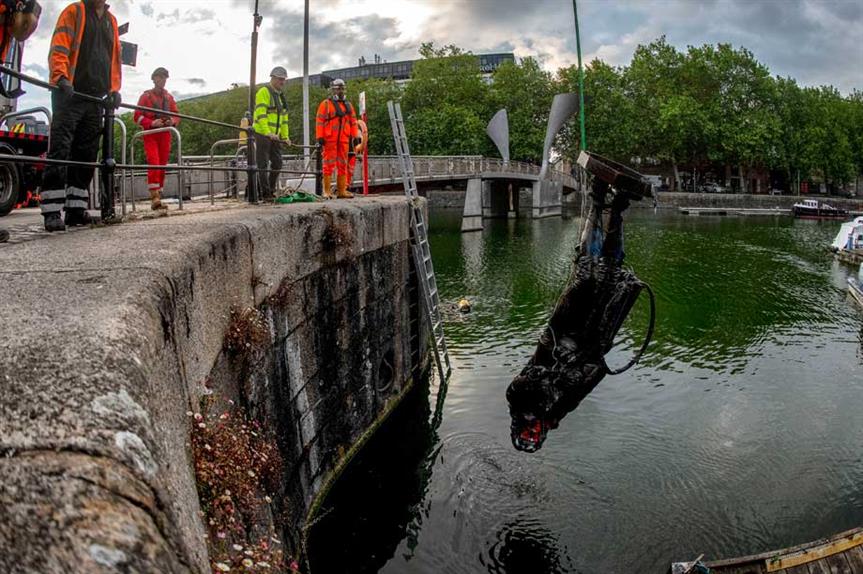 The statue of Edward Colston being recovered from Bristol harbour (Pic: Getty)