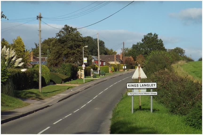 Chipperfield Road towards Kings Langley, Hertfordshire (pic: Malc McDonald, geograph.org, CC BY-SA 2.0)