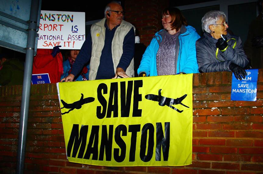 Campaigners making their voices heard in support of the scheme at a local council meeting (pic: Funk Dooby, Flickr (CC BY-SA 2.0)
