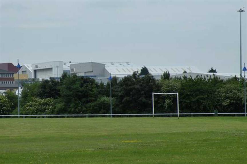 A view of the airport from Wigmore Park (pic: cc-by-sa/2.0 - © Thomas Nugent - geograph.org.uk/p/1372827)
