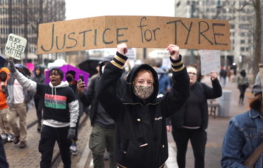 News image of protesters after Tyre Nichols' death 