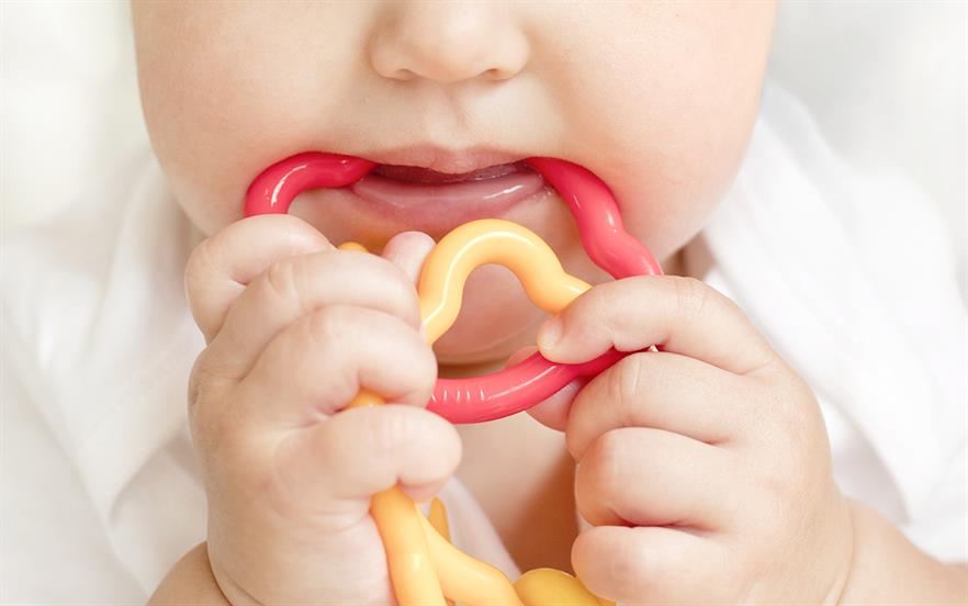 Non-medicinal options, such as a teething ring or gum massage, should be the first line for relieving infant teething symptoms. | SCIENCE PHOTO LIBRARY 