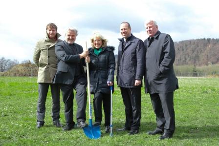 L-R Cédric Egger (water resources manager Nestlé Water), Jean-Michel Bonvin (Groupe E Greenwatt), Jaqueline de Quattro (cheffe dept territoire & environnement) and Eugenio Simioni (director general Nestlé Suisse)