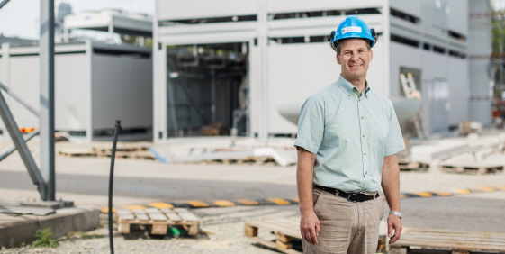 Höganäs project manager, Magnus Pettersson, at the facility