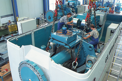 A DFIG being assembled on a GE 1.5MW turbine