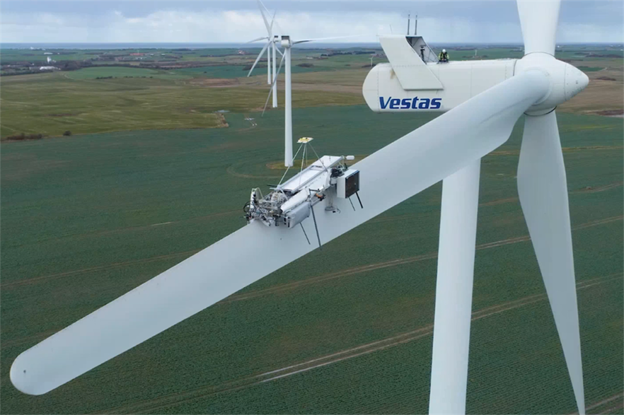 The robotic solution makes use of artificial intelligence to quickly adapt to all wind-turbine blade types, according to Vestas 