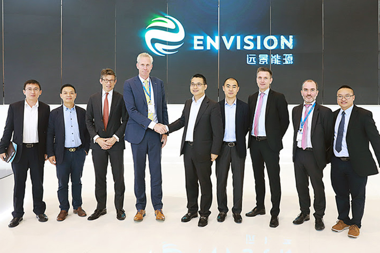 Envision CEO Zhang Lei (fifth from left) and LM Wind Power CEO Marc de Jong, (fourth from left) mark the announcement  at China Windpower 2017 in Beijing