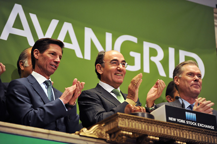 James Torgerson, CEO of Avangrid (left), and Ignacio Galan, chairman of Iberdrola Group (centre), ring the opening bell at the New York Stock Exchange 