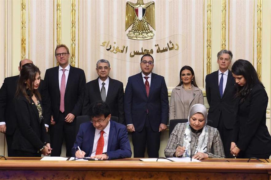The power deal was signed in the presence of Moustafa Madbouly, Egypt's prime minister (centre), and representatives of Actis, Lekela and other cabinet ministers
