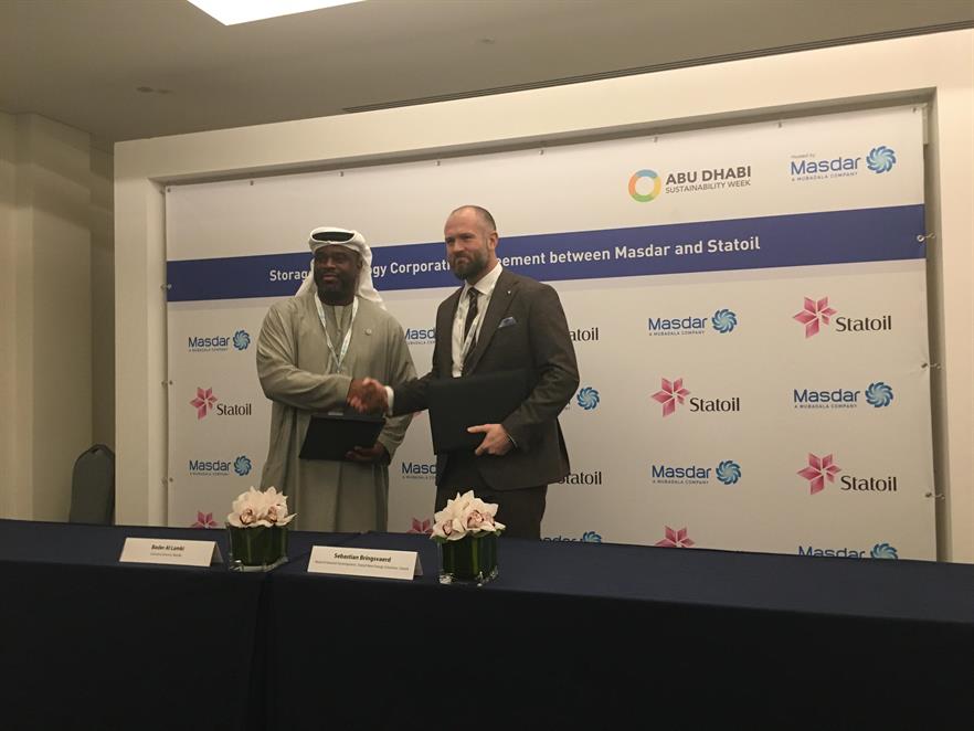 Masdar’s Bader Al Lamki and Statoil's head of Hywind development Sebastian Bringsværd sign the collaboration agreement in Abu Dhabi (pic: Sebastian Bringsværd / Twitter)