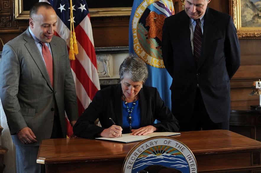 US interior secretary Sally Jewell (centre) holds lease signing ceremony (Picture credit: Tami Heilemann)