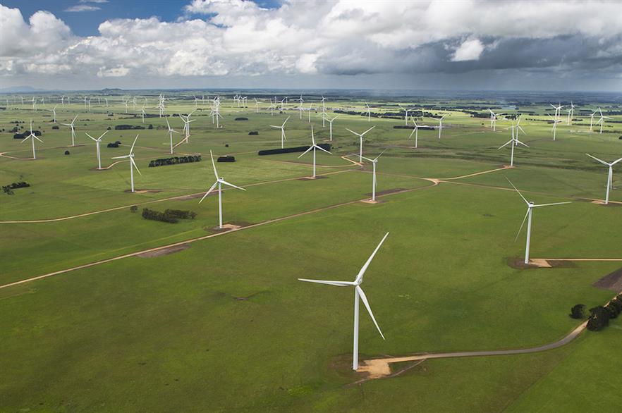 Australian wind farms range in size from a two-turbine community wind farm, Hepburn Wind, to the 140 turbine Macarthur project