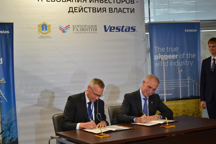 Sergey Morozov, governor of Ulyanovsk (right) signs the agreement with Vestas' Tommy Rahbek Nielsen