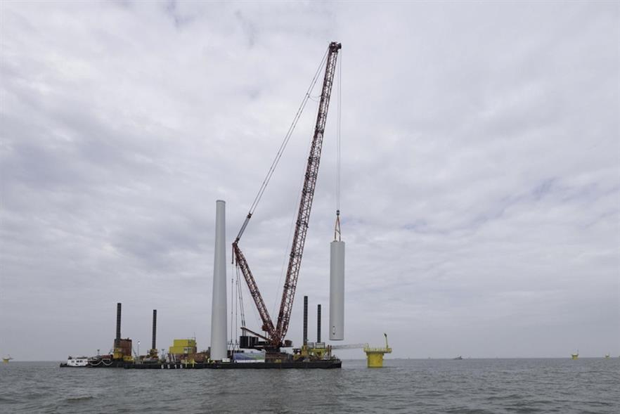 The first tower has been installed at Westermeerwind 
