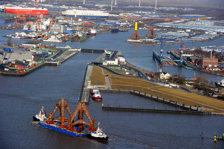 BHV1 transporting Weserwind foundation structures in Bremerhaven