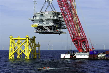 The substation is lowered into position at Borkum Riffgrund 1