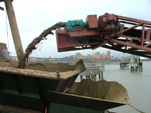 Marine sand and gravel: aggregates production in the UK at United Marine Aggregates, Greenwich (Image credit: CIRA)
