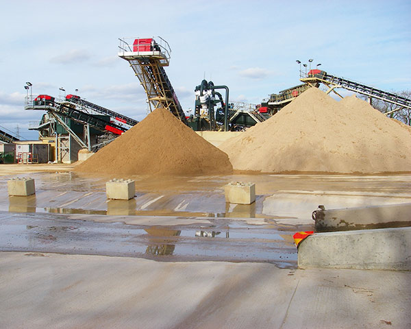 An aggregates processing plant in Oxfordshire. Photograph Oxfordshire County Council