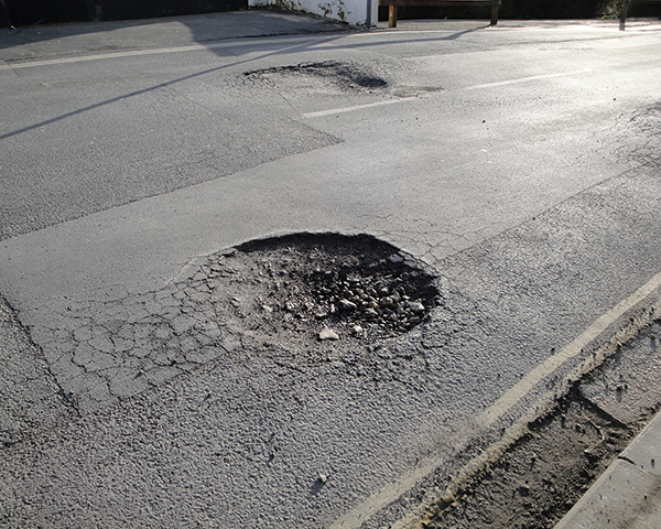 The state of local roads is getting worse. Photo: Editor 5807/Wikimediacommons