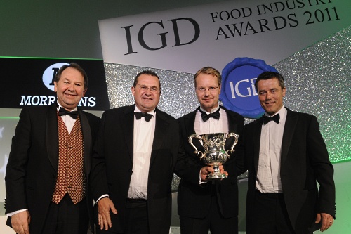 Bastow (second from left) collects IGD award for Lincolnshire Herbs - image: IGD