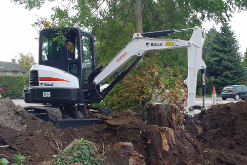 Bobcat E35 mini excavator - image: HW