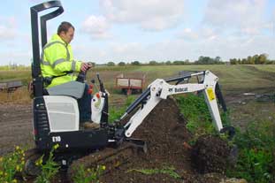 Bobcat E10 mini excavator - photo HW