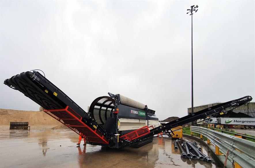 British Sugar TOPSOIL's new TEREX TTS 620T trommel - credit: BST