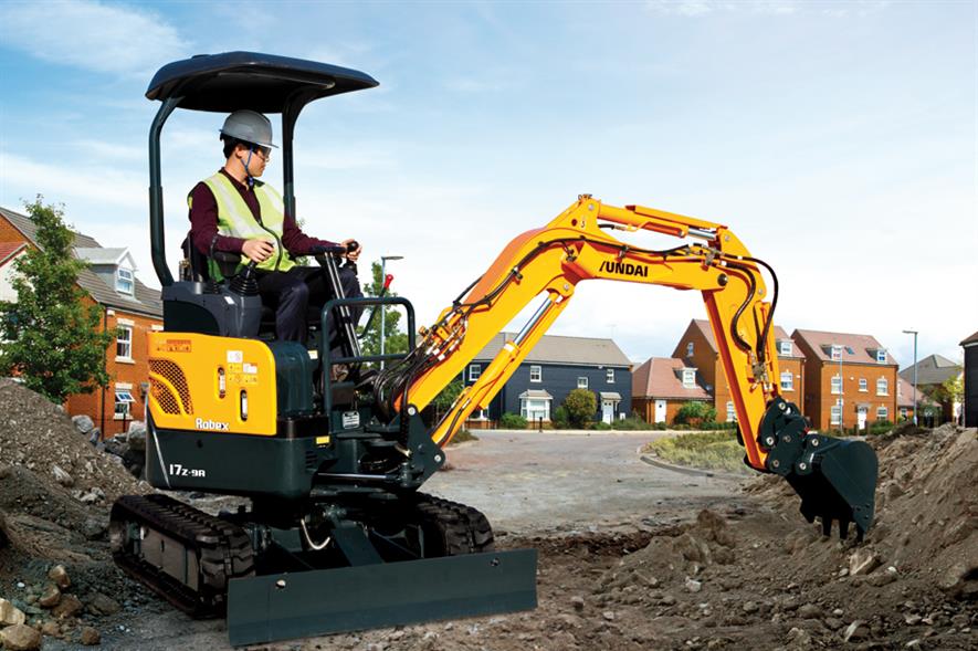 Hyundai R17Z: variable undercarriage for easier access through narrow entrances - image: Hyundai