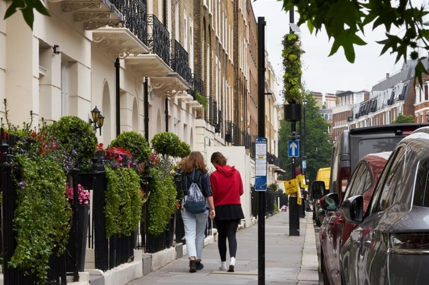 Green lamp post in Ebury Street, London. Image: Scotscape/ Grosvenor Britain & Ireland